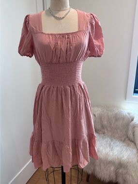 HESPERUS.Ssmocked Waist Midi Dress in Dusty Pink. Size S